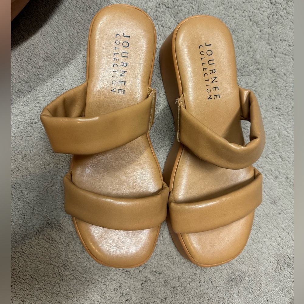 Journee Collection Sandal Size 8.5